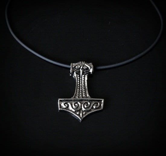 duży Młot Thora - wisior na czarnej żyłce