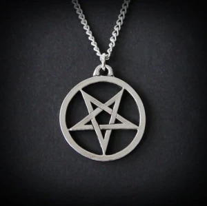 Odwrócony Pentagram, seria: Pentagramy - naszyjnik