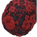 elegancka Czarna Czaszka w Czerwone Kwiaty - figurka dekoracja